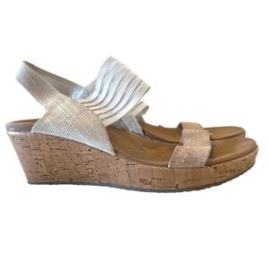 Super cute and comfy wedge sandals, size 8.5